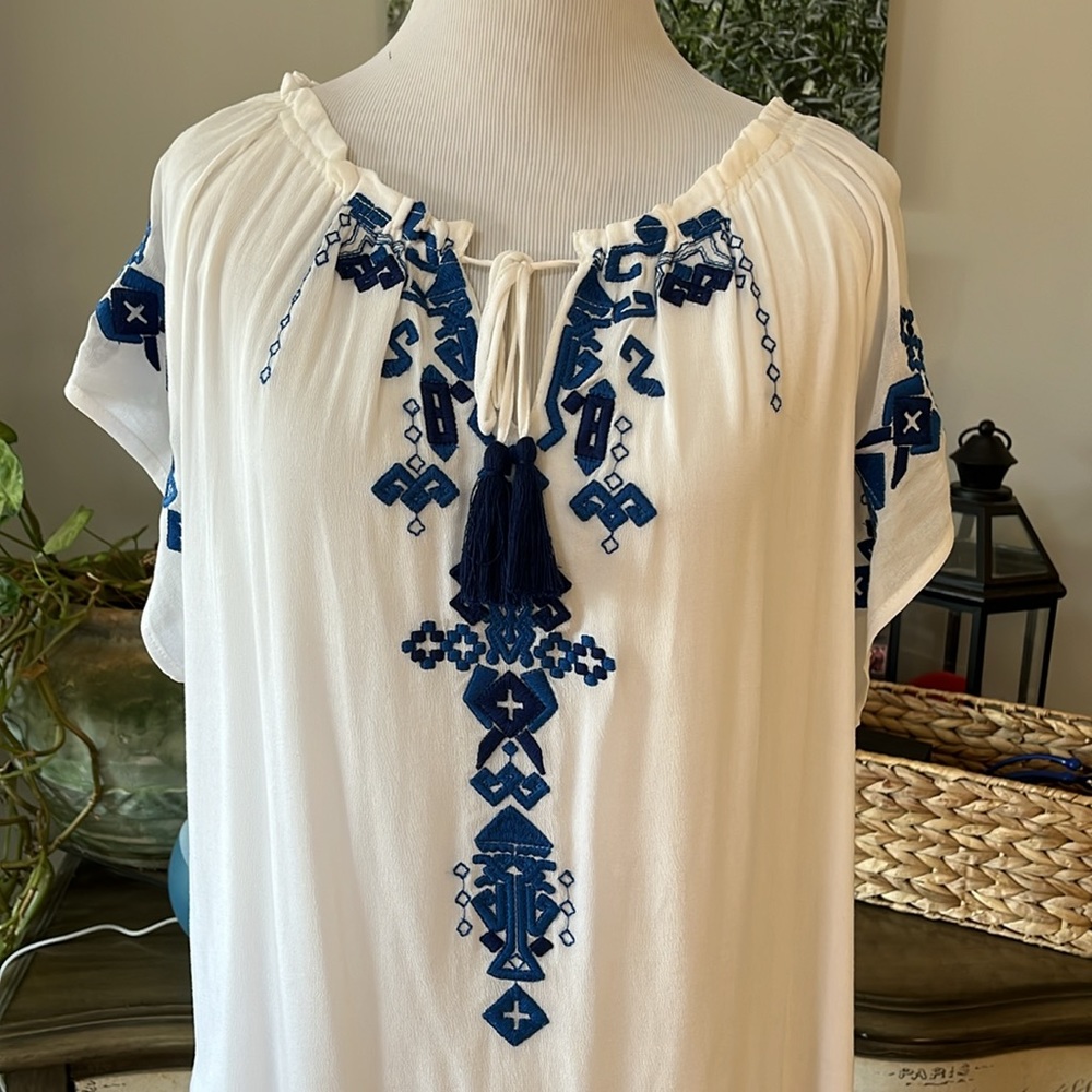 CHICO’S SUMMER EMBROIDERY TUNIC TOP WHITE BLUE CHICOS SIZE 1 SMALL - Picture 7 of 13